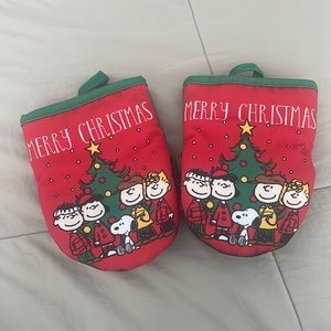 Peanuts Oven Mitts
